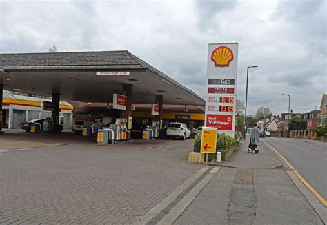 Petrol stations in Wewer .